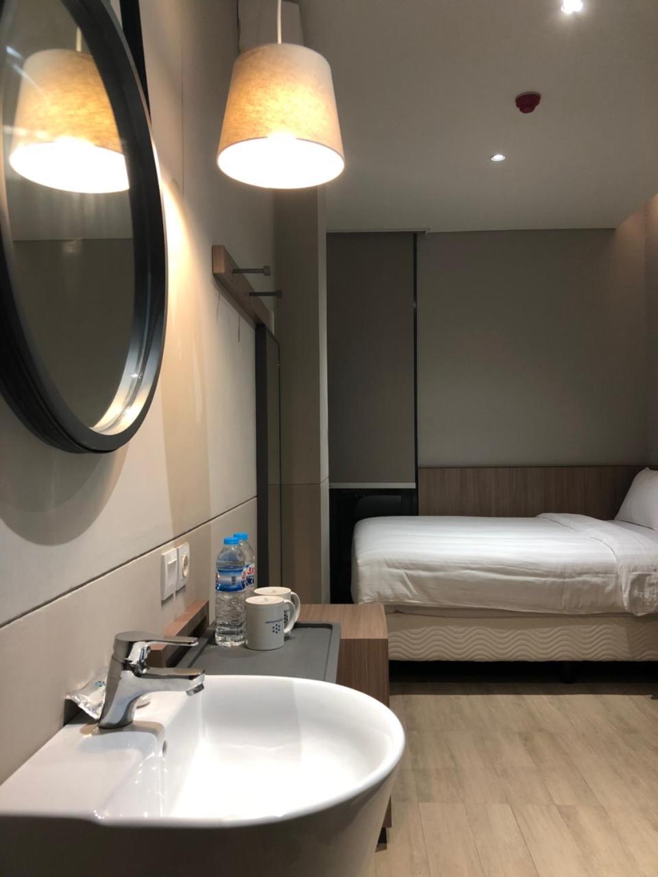 Citrip Hotel Simpang Lima Semarang Exterior foto